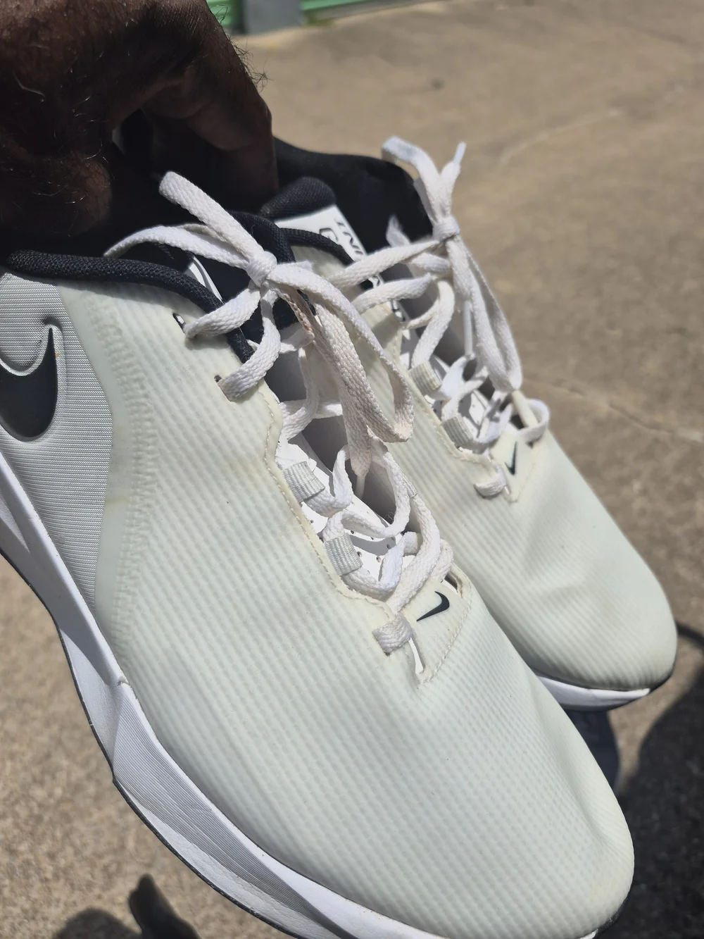 Nike Men’s White and Black Low-Top Sneakers